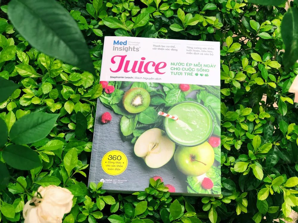 "Juice - Nước ép mỗi ngày cho cuộc sống tươi trẻ" có đầy đủ thông tin mà bạn cần để tự tin tạo ra những loại nước ép tươi ngon