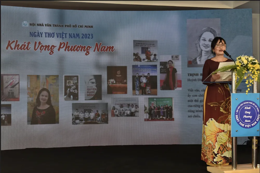 Nhà văn Bích Ngân phát biểu khai mạc Ngày thơ Việt Nam năm 2023 Nhà văn Bích Ngân phát biểu khai mạc Ngày thơ Việt Nam năm 2023