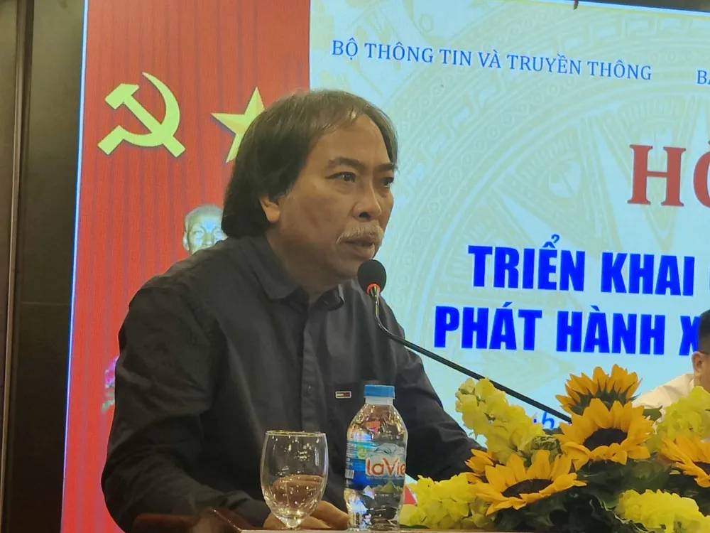 Nhà văn Nguyễn Quang Thiều, Giám đốc NXB Hội Nhà văn trình bày tham luận về sách văn học trong đời sống của xuất bản