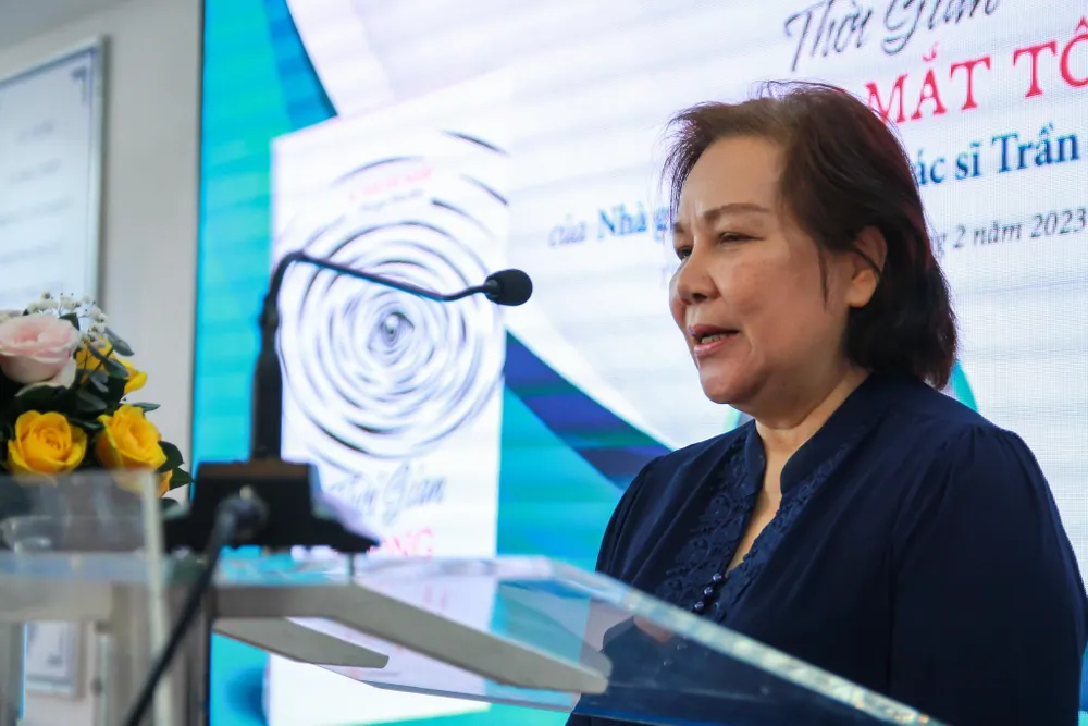 Bà Trần Kiều Miên, con gái của bác sĩ Trần Hữu Nghiệp chia sẻ về những kỷ niệm với người cha của mình. Ảnh: THANH TRẦN Bà Trần Kiều Miên, con gái của bác sĩ Trần Hữu Nghiệp chia sẻ về những kỷ niệm với người cha của mình. Ảnh: THANH TRẦN