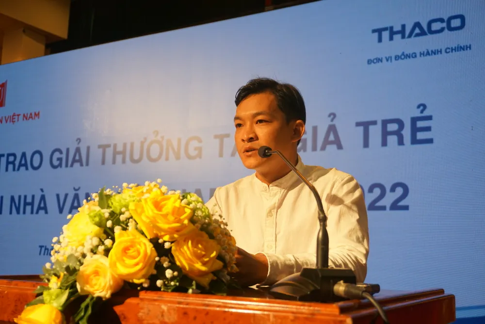 Nhà thơ trẻ Trần Đức Tín chia sẻ trong lễ nhận giải