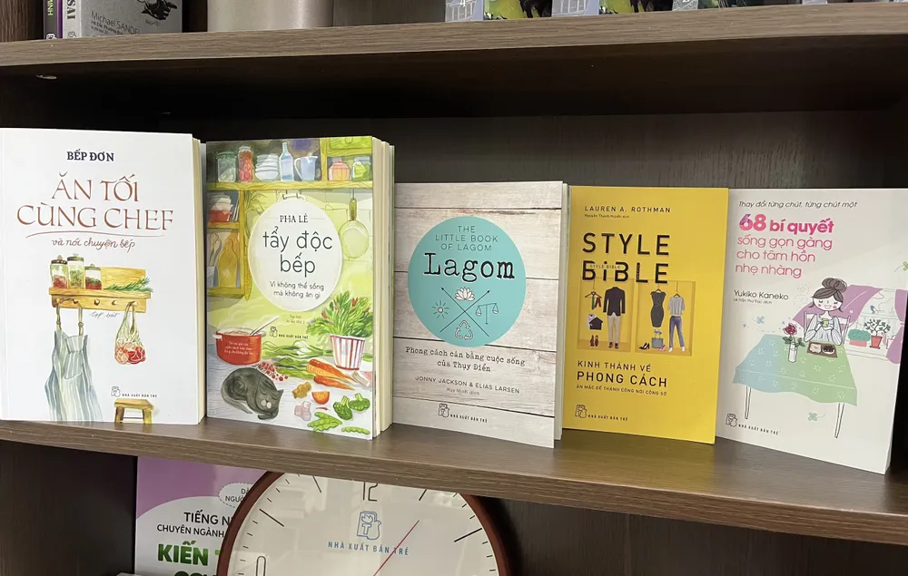 Những cuốn sách về lối sống, cách nuôi dưỡng tâm hồn, cách ăn uống, mặc đẹp và thanh lịch... để phụ nữ sống hạnh phúc và tỏa sáng rực rỡ Những cuốn sách về lối sống, cách nuôi dưỡng tâm hồn, cách ăn uống, mặc đẹp và thanh lịch... để phụ nữ sống hạnh phúc và tỏa sáng rực rỡ