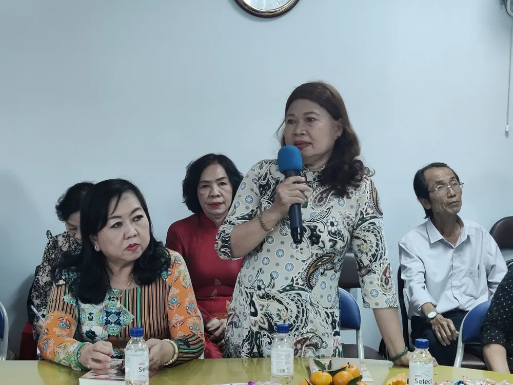 Nhà thơ Nguyễn Bính Hồng Cầu chia sẻ tại chương trình