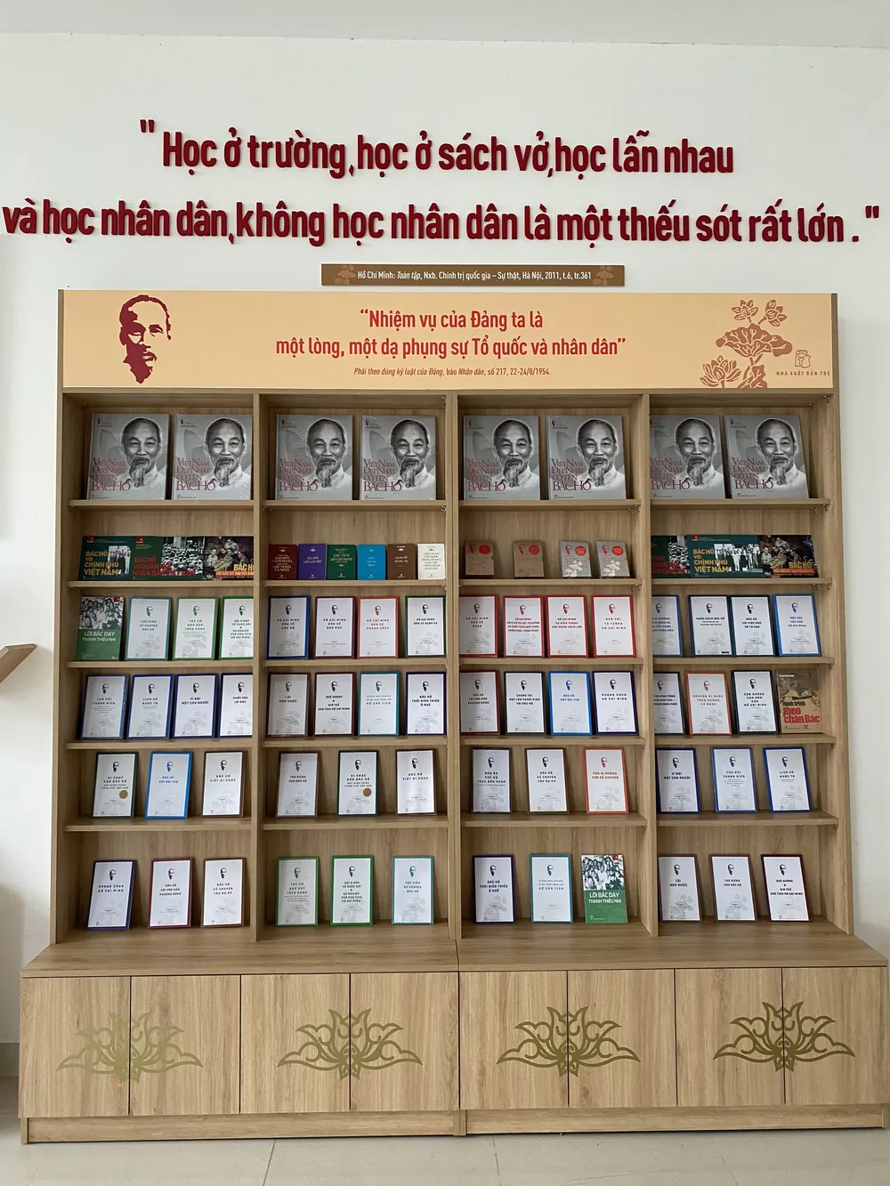 Không gian văn hóa Hồ Chí Minh tại Quận ủy quận 6 (TPHCM)