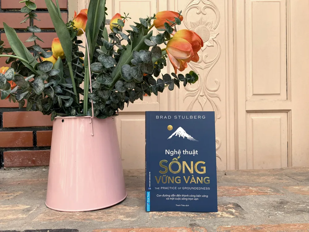 Trong "Nghệ thuật sống vững vàng", Brad Stulberg đã đặt ra cho người đọc rất nhiều câu hỏi và được chính anh giải đáp qua từng trang sách