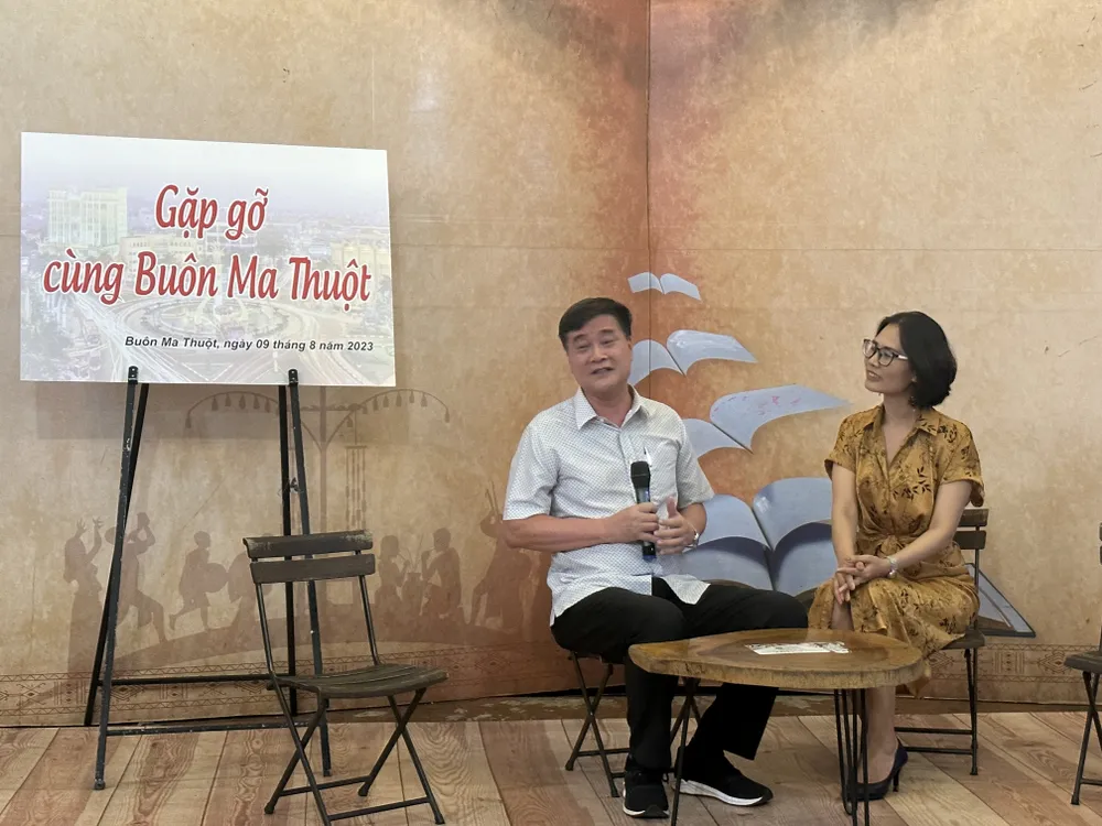 Ông Lâm Hữu Đức, Trưởng phòng Văn hóa - Văn nghệ, Ban Tuyên giáo Thành ủy TPHCM tham dự đêm thơ và có những chia sẻ về tình cảm dành cho TP Buôn Ma Thuột