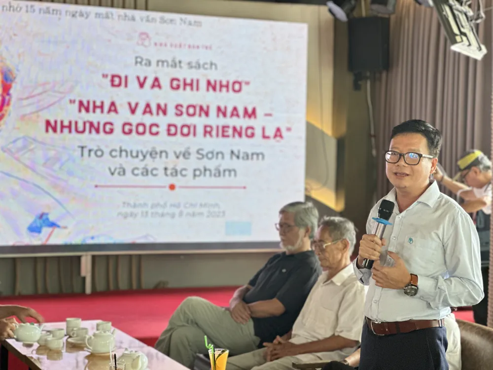 Ông Nguyễn Thành Nam, Phó Giám đốc - Tổng Biên tập NXB Trẻ chia sẻ tại chương trình