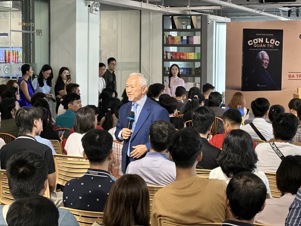 Nhiều người yêu mến GS Phan Văn Trường bởi kiến thức sâu rộng cùng phong cách trò chuyện gần gũi của ông Nhiều người yêu mến GS Phan Văn Trường bởi kiến thức sâu rộng cùng phong cách trò chuyện gần gũi của ông