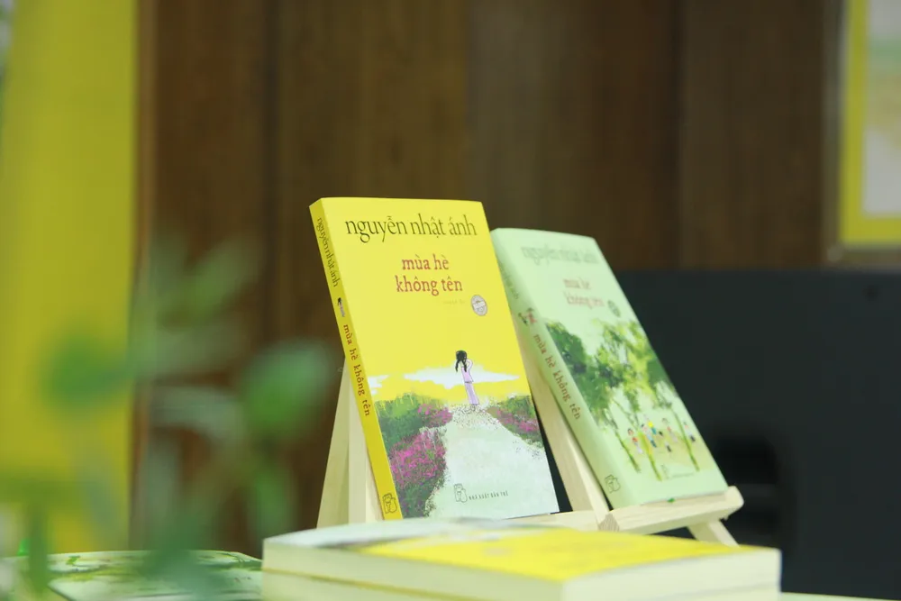"Mùa hè không tên" với hai phiên bản bìa cứng và bìa mềm