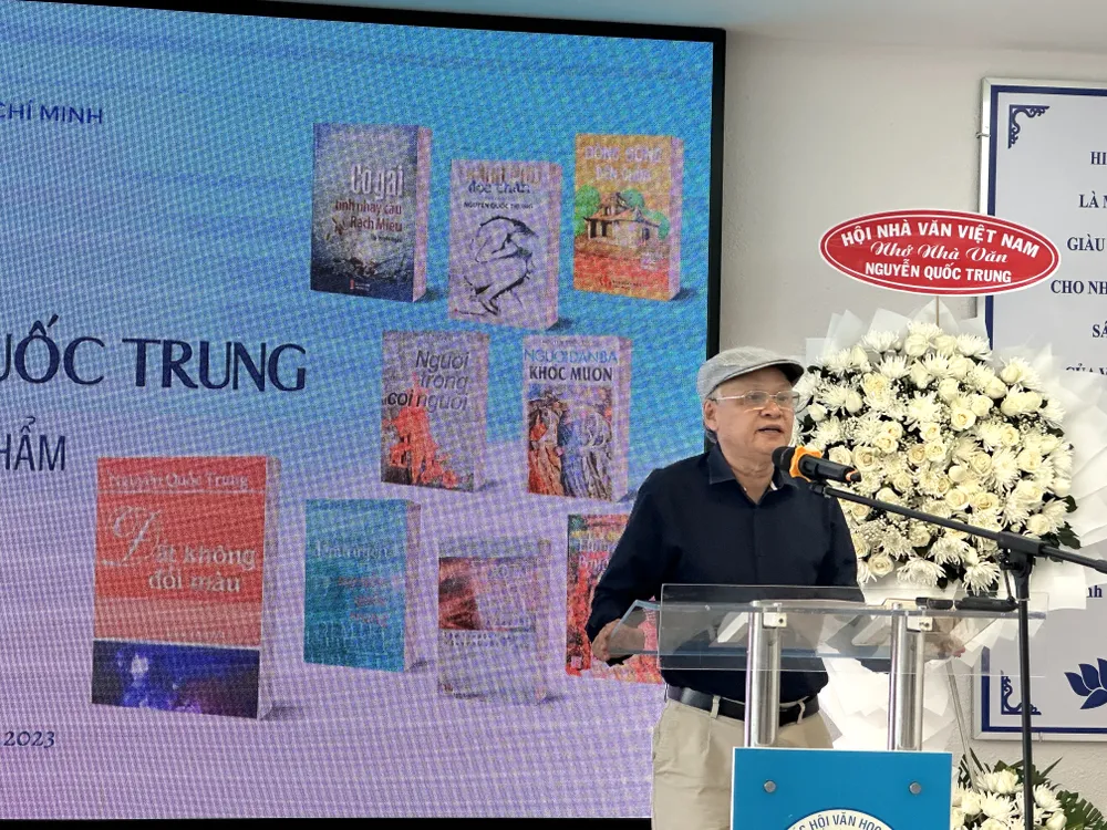 Đại tá, nhà văn Nguyễn Minh Ngọc vừa là đồng nghiệp vừa là đồng hương Hà Tĩnh với nhà văn Nguyễn Quốc Trung, phát biểu tại chương trình