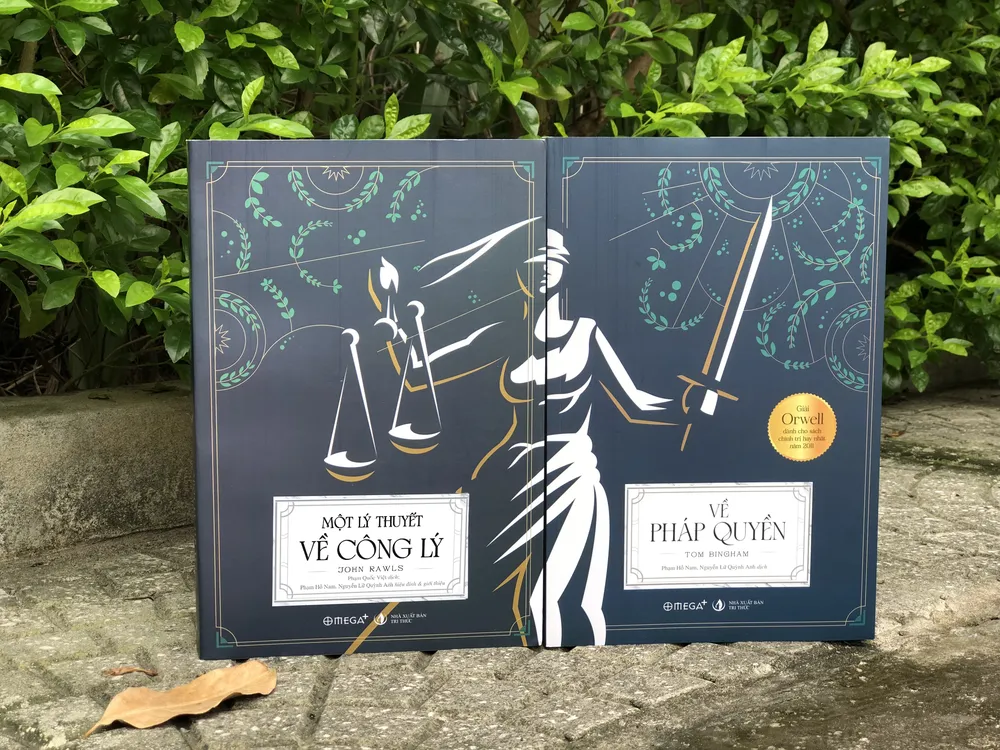 Hai ấn phẩm trong bộ sách kinh điển về pháp luật