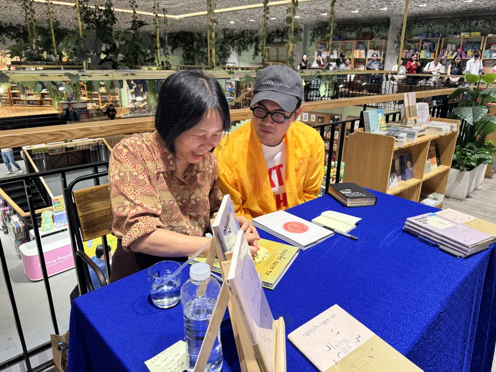 Thành Trung (38 tuổi, ngụ quận Gò Vấp) cho biết mình là độc giả trung thành của Nguyễn Ngọc Tư đã gần 20 năm.JPG