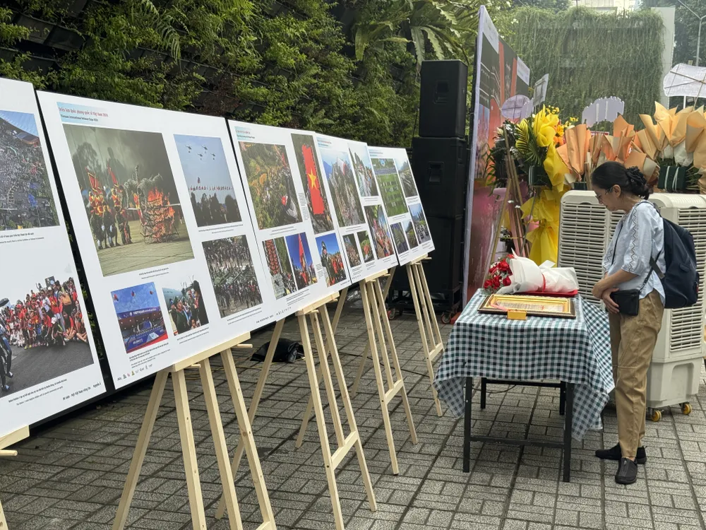 Một số ảnh được trưng bày tại sự kiện .JPG