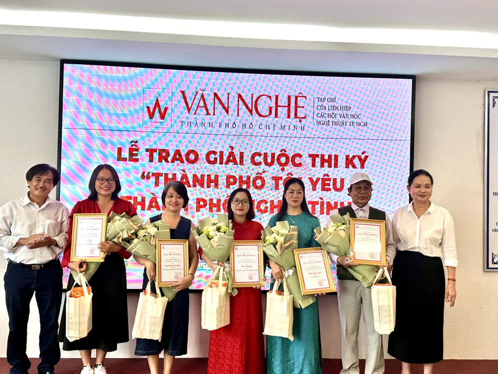 trao giai khuyen khich