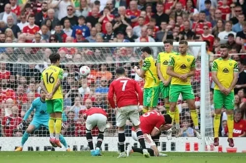 Cristiano Ronaldo tỏa sáng, Manchester United vượt khó trước Norwich City ảnh 3