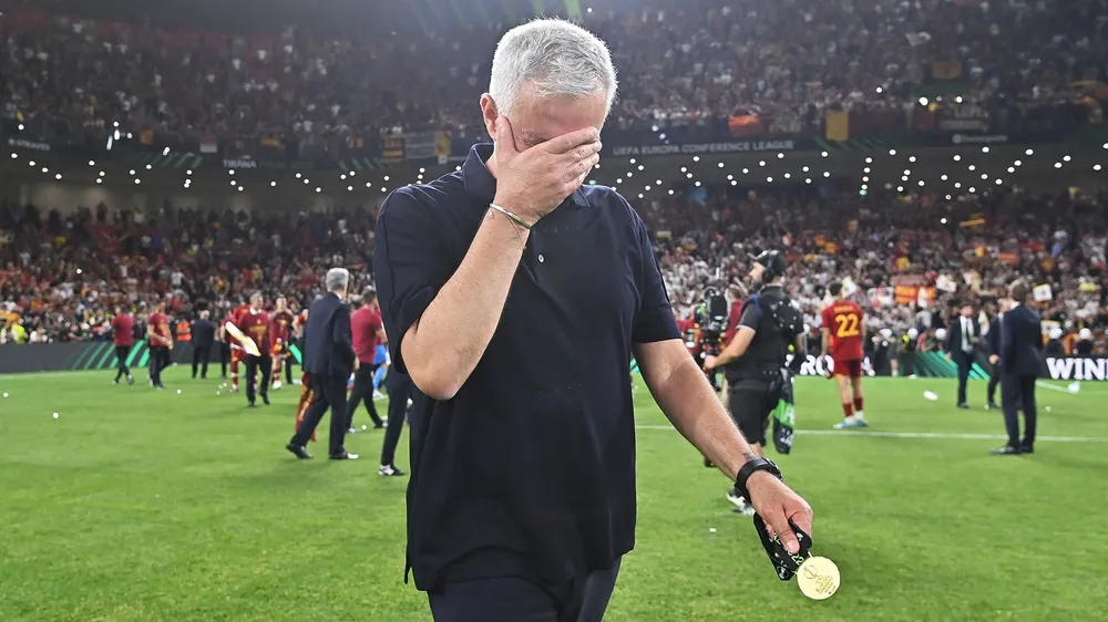 Vô địch Europa Conference League, Mourinho thiết lập một loạt kỷ lục cùng Roma ảnh 2