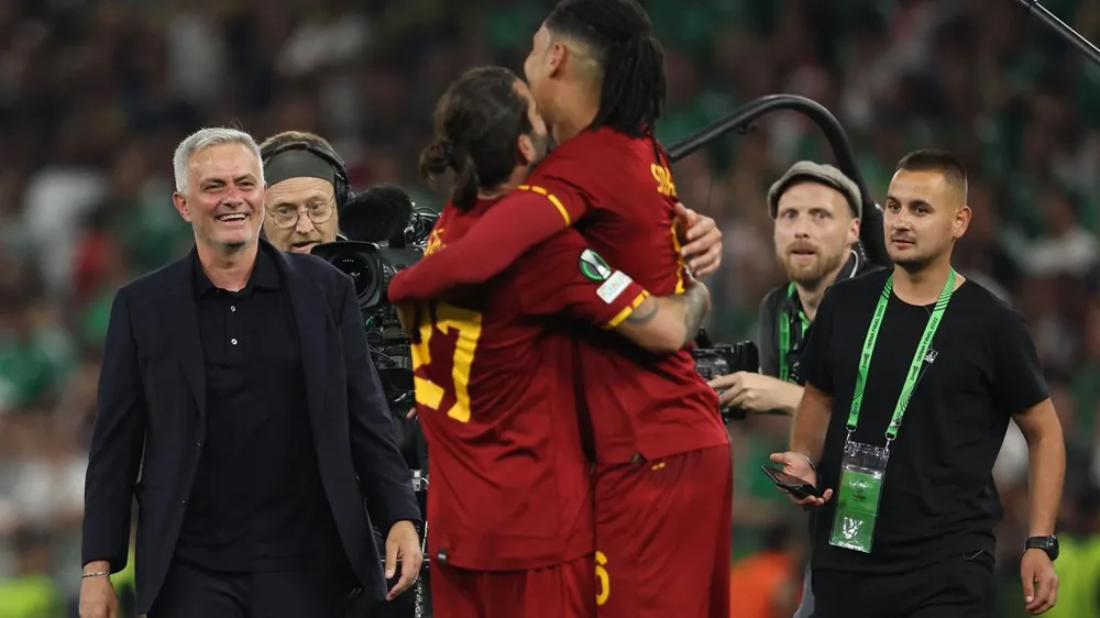 Vô địch Europa Conference League, Mourinho thiết lập một loạt kỷ lục cùng Roma ảnh 3