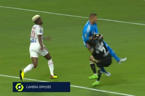 Lacazette tỏa sáng, Lyon thắng nhọc đội mới lên hạng ảnh 1