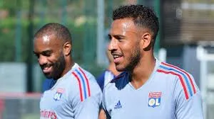 'Các đội Ligue 1 chưa đá đã sợ PSG!' ảnh 1