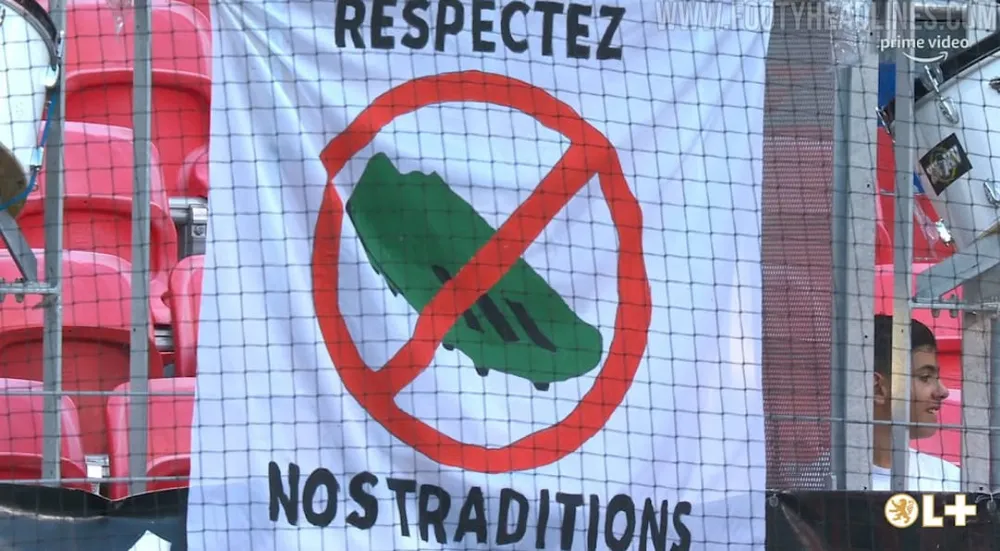 Cầu thủ Lyon bị chỉ trích vì lý do bất ngờ ảnh 1