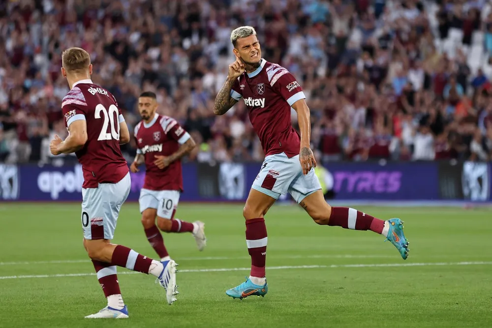 Lý do nhạc trưởng Lyon từ chối 'thiếu gia' Newcastle ảnh 1