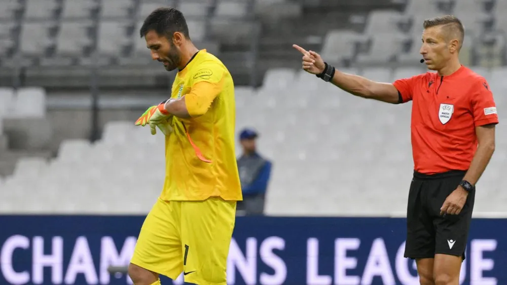 Thủ môn Sporting tấu hài, Marseille thắng trận đầu tiên ảnh 2