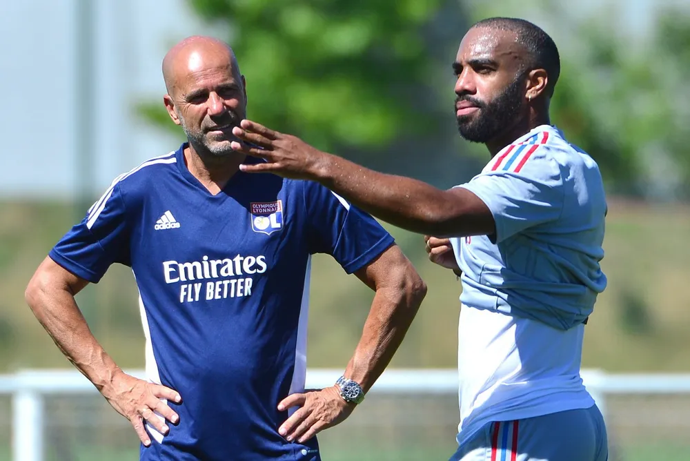 Nhiệm vụ đầu tiên của HLV Laurent Blanc tại Lyon ảnh 1