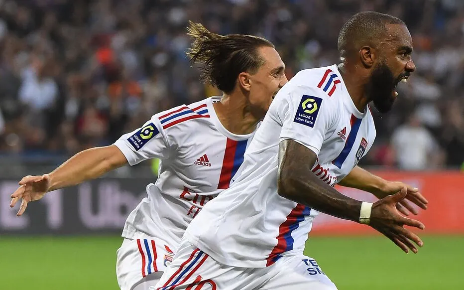 Laurent Blanc thắng trận đầu cùng Lyon, Marseille lại thua ảnh 1