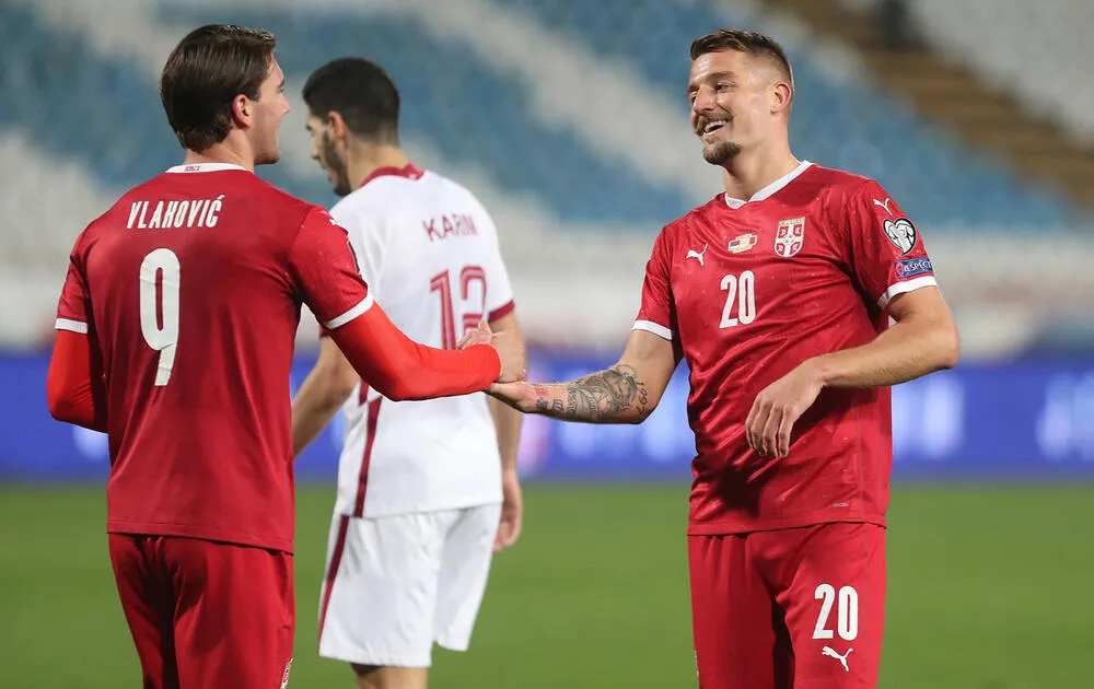 Ngôi sao đội tuyển Serbia 'xé áo nhận quà' dịp World Cup 2022 ảnh 1