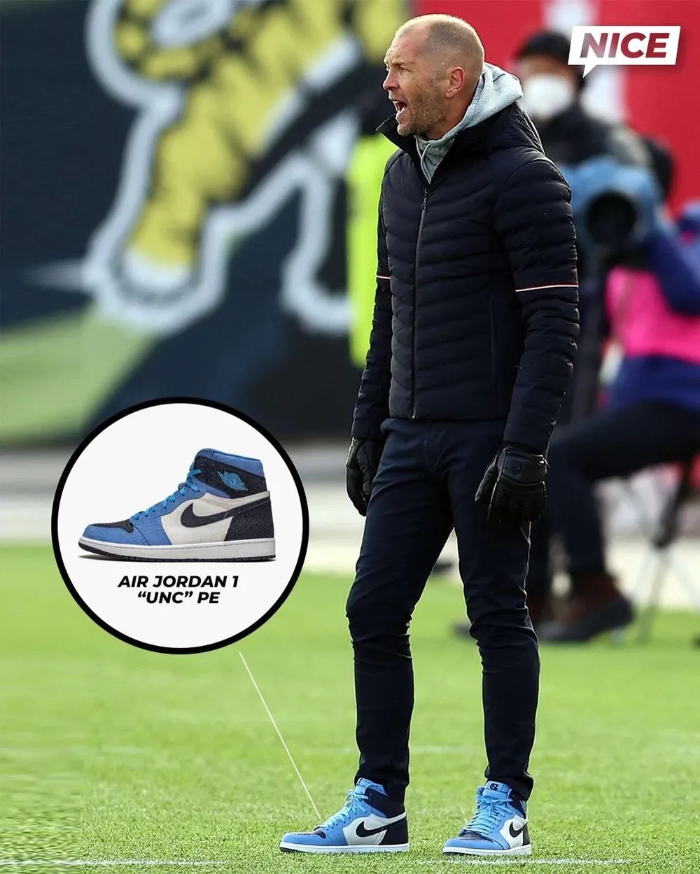 Thú chơi giày ấn tượng của HLV đội tuyển Mỹ ảnh 6