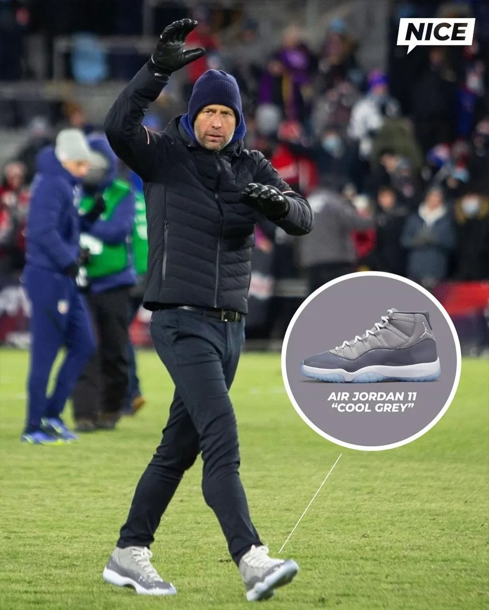 Thú chơi giày ấn tượng của HLV đội tuyển Mỹ ảnh 1