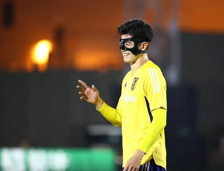 Tuyển thủ Nhật Bản gây sốt vì quá đẹp trai ảnh 5