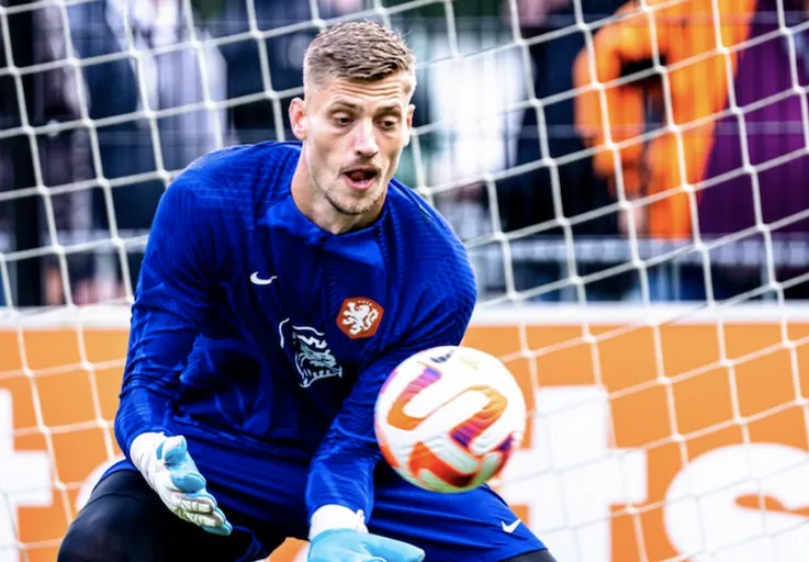 'van der Sar mới' đổi đời nhờ World Cup 2022 ảnh 3