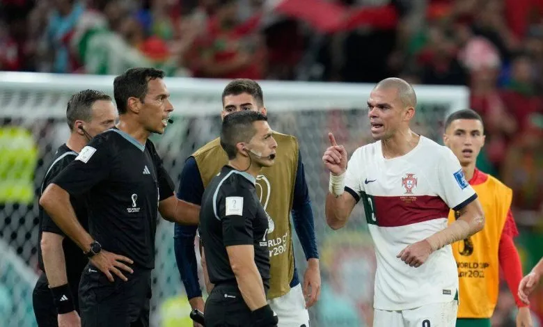 Bồ Đào Nha bị loại, Pepe đề nghị trao cúp luôn cho Messi ảnh 1