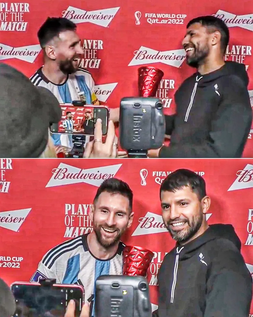 Aguero chung vui cùng Messi khi M10 nhận giải xuất sắc nhất trận chung kết Aguero chung vui cùng Messi khi M10 nhận giải xuất sắc nhất trận chung kết