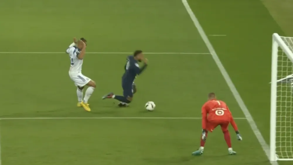 Pha đóng kịch của Neymar khiến anh bị đuổi khỏi sân