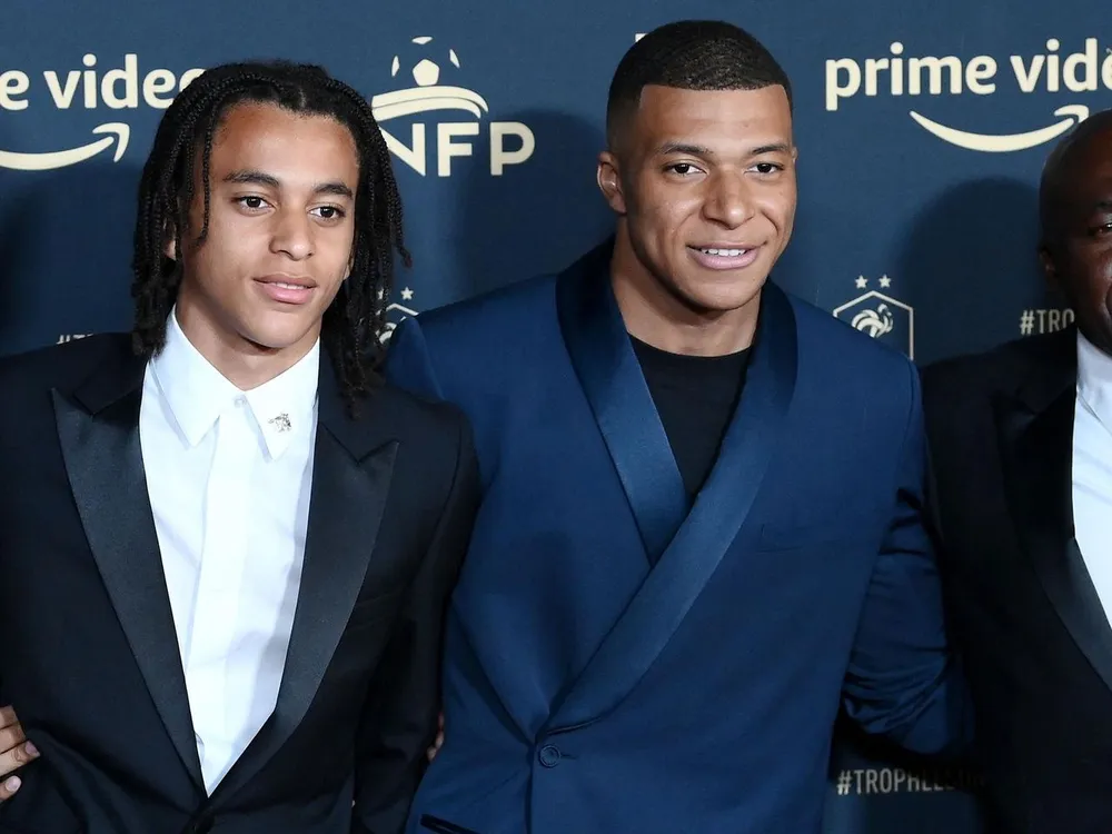 Ethan và anh trai Kylian Mbappe