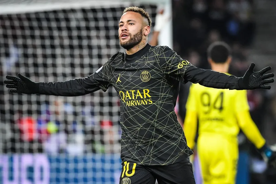 Neymar ăn mừng bàn thắng