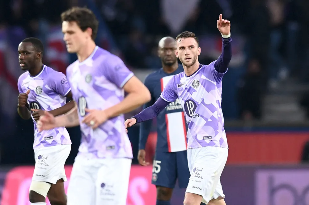 van den Boomen ăn mừng bàn mở tỷ số