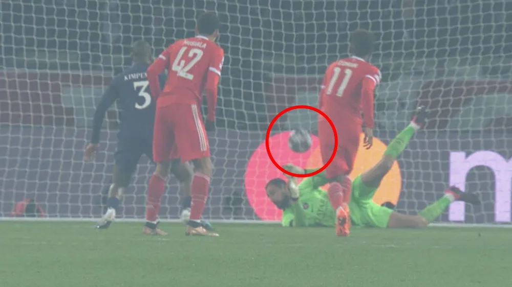 Sai lầm của Donnarumma trước Bayern