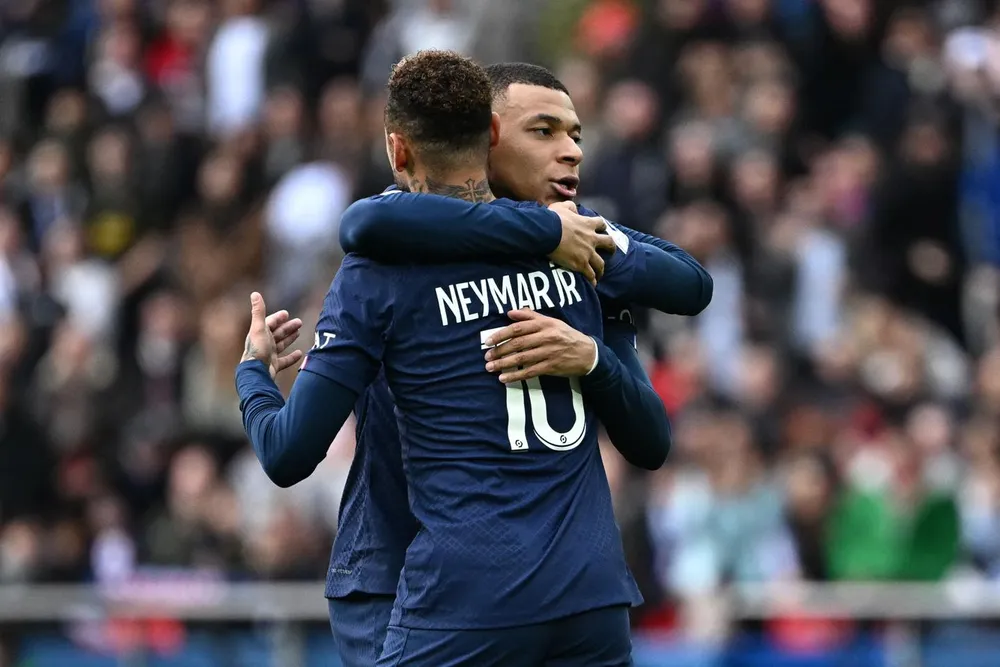Mbappe gạt phăng tin đồn bất hòa với Neymar