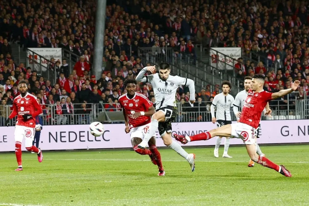 Soler mở điểm cho PSG