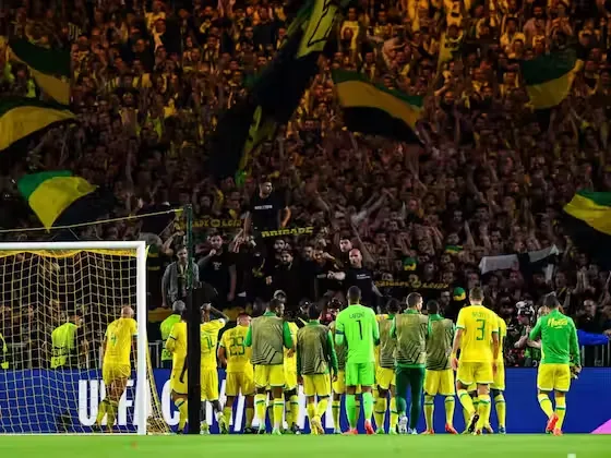 Toàn đội Nantes tri ân khán giả