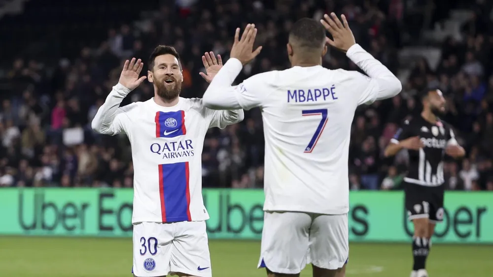 Messi và Mbappe đều có kỷ lục riêng