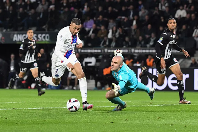 Mbappe "kết liễu" Angers