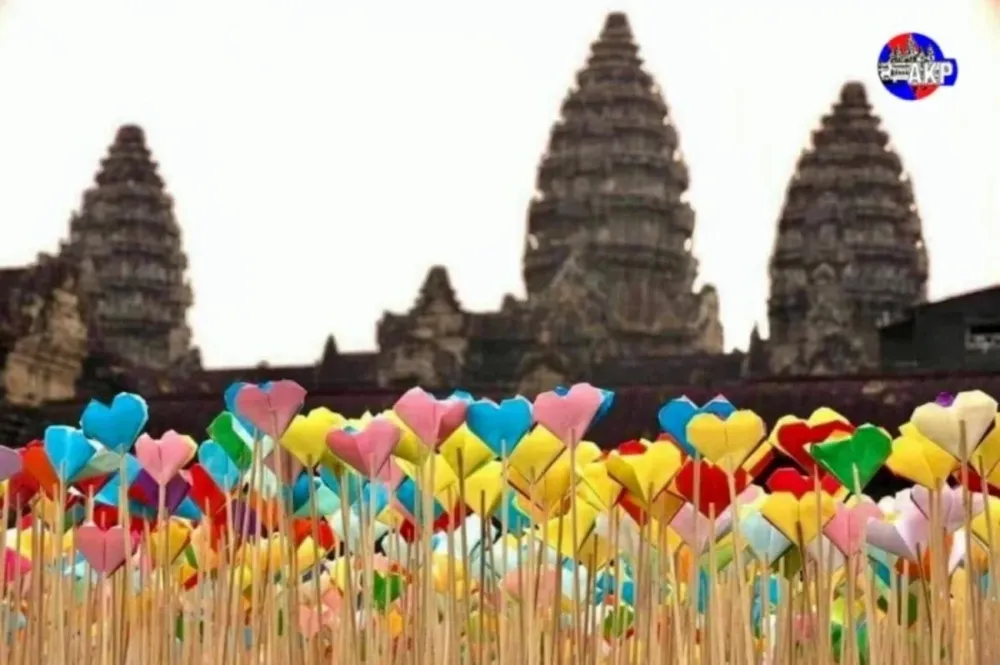 Kỷ lục xếp giấy Origami của Campuchia tại Angkor Wat