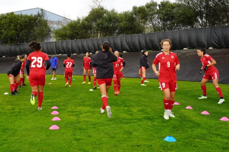 Tuyển nữ Philippines tập luyện tại New Zealand