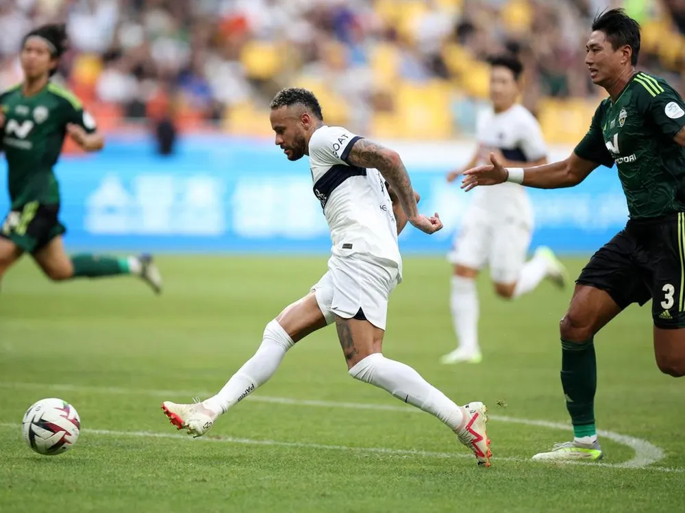 Neymar tỏa sáng trước Jeonbuk
