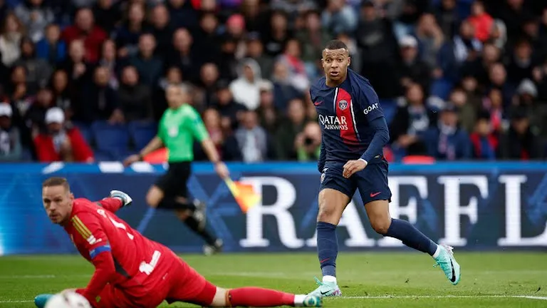 Mbappe liên tục uy hiếp khung thành đối thủ