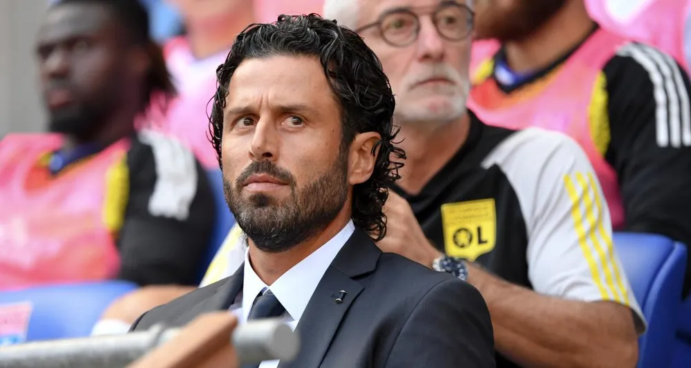 Fabio Grosso chưa tìm được cách "cứu" Lyon
